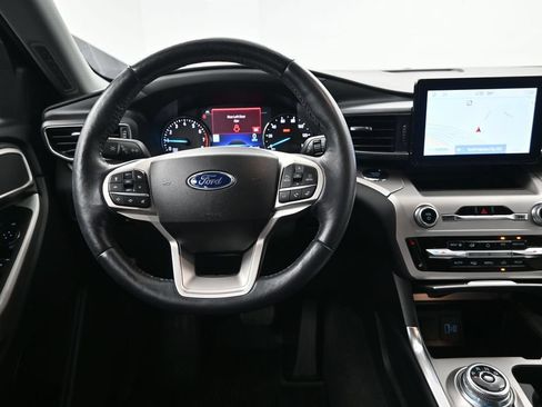 Used 2022 Ford Explorer XLT w/ Equipment Group 202A AWD/4WD image 32