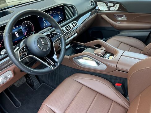 Used 2026 Mercedes-Benz GLS 450 4MATIC image 9