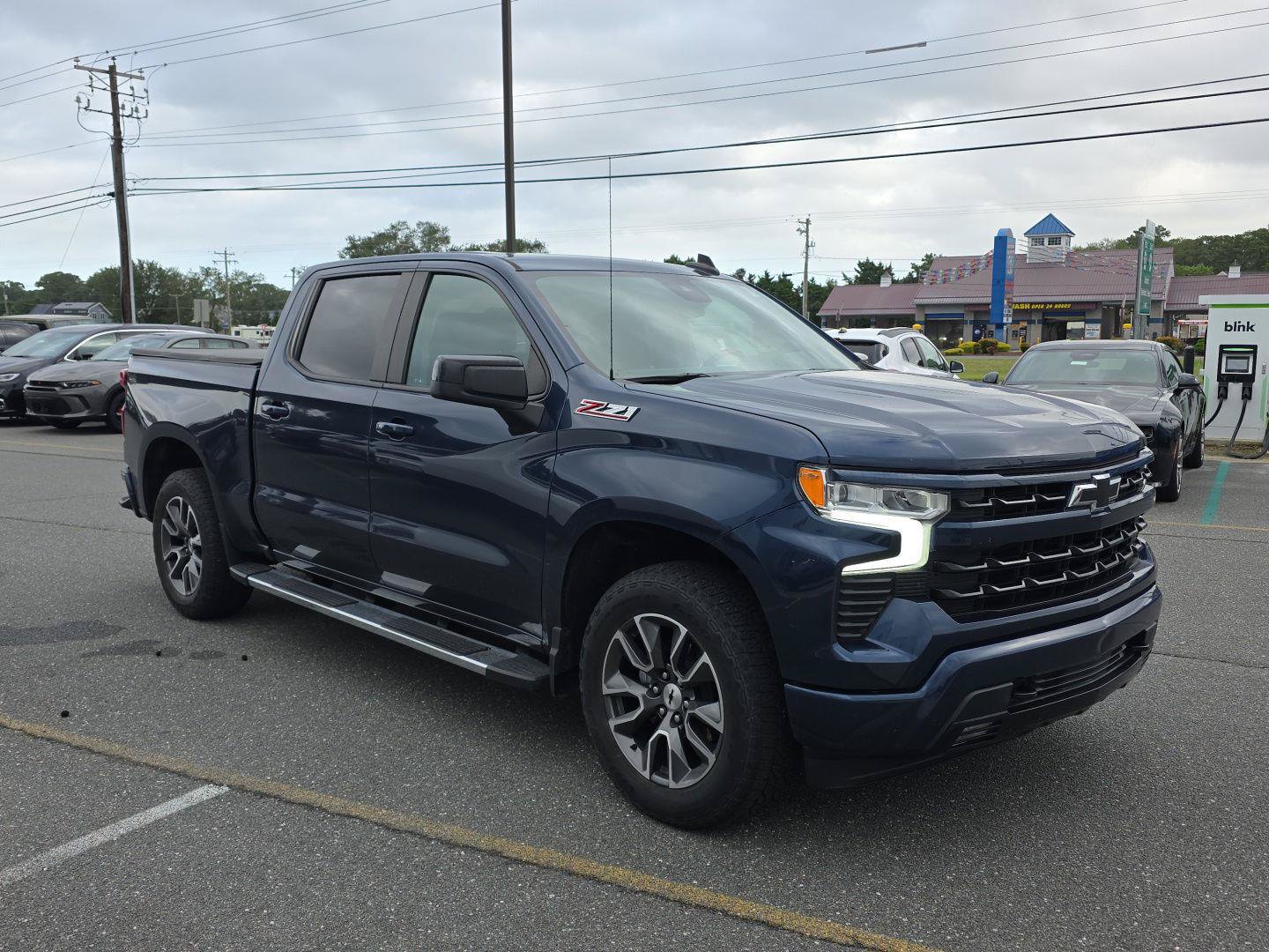 Used 2022 Chevrolet Silverado 1500 RST AWD/4WD image 3