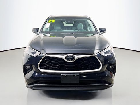 Used 2024 Toyota Highlander XLE image 11