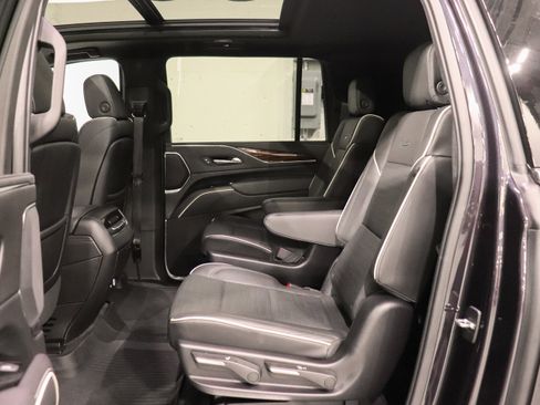 Used 2023 Cadillac Escalade ESV Premium Luxury AWD/4WD image 19