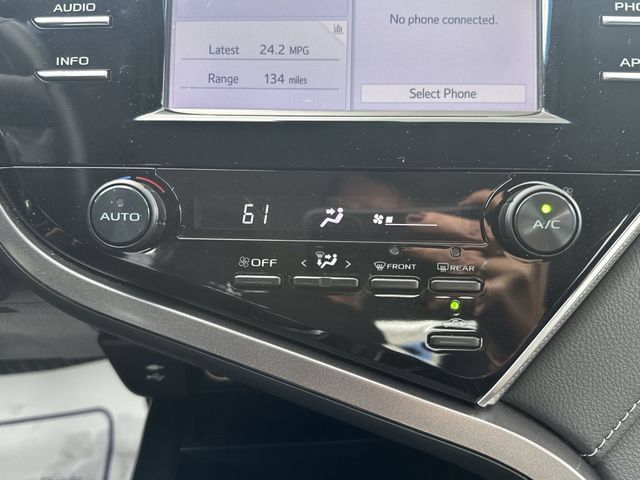 Used 2018 Toyota Camry SE FWD image 18