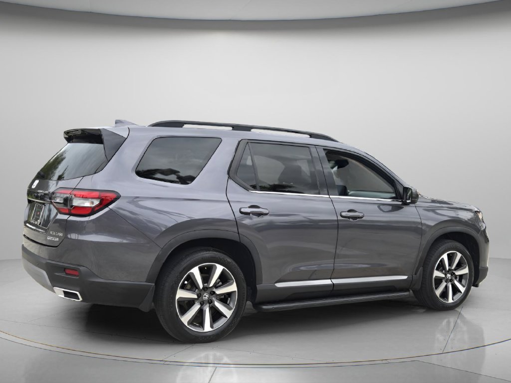 Used 2023 Honda Pilot Touring image 7