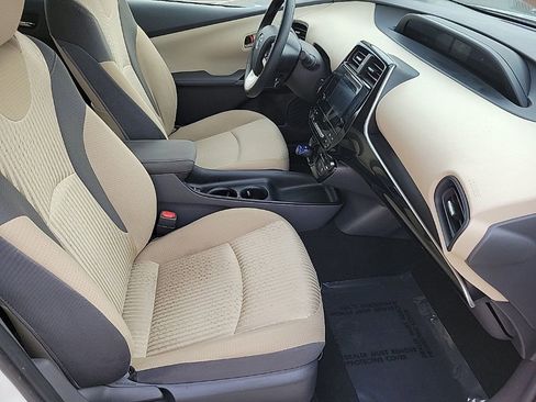 Used 2018 Toyota Prius Four image 17