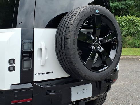 New 2026 Land Rover Defender 110 X-Dynamic SE AWD/4WD image 18