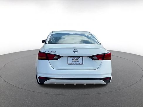 Used 2025 Nissan Altima 2.5 SV FWD image 12