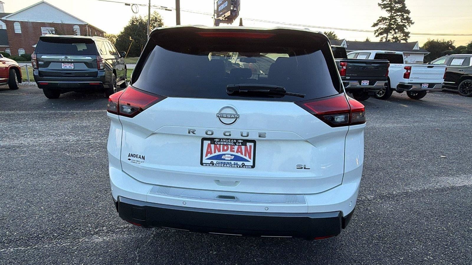 Used 2025 Nissan Rogue SL w/ SL Premium Package FWD image 10