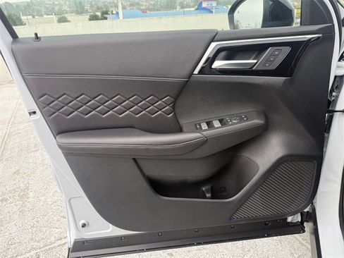 New 2025 Mitsubishi Outlander SEL Black Edition image 11