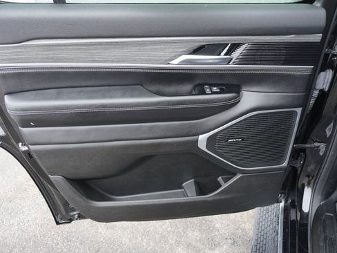 Used 2024 Jeep Wagoneer Series III image 37