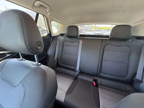 Used 2025 Chevrolet Trax LT FWD image 38