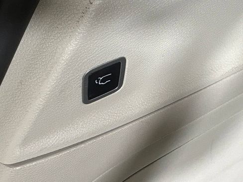 Used 2023 Chrysler Pacifica Touring-L FWD image 22