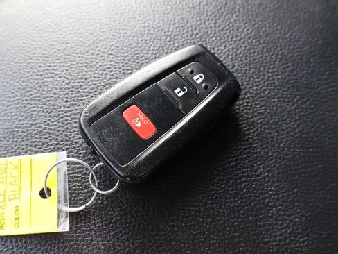 Used 2024 Toyota RAV4 XLE image 32