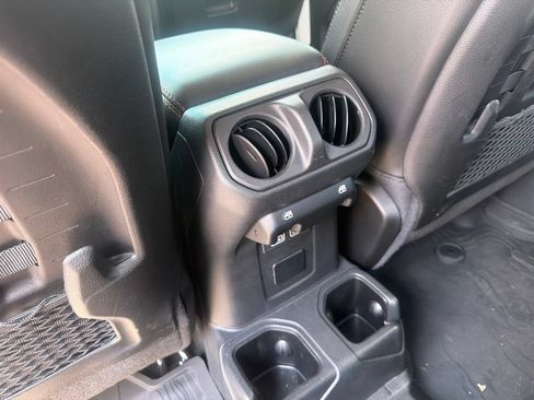 Used 2022 Jeep Gladiator Rubicon w/ Cold Weather Group AWD/4WD image 21