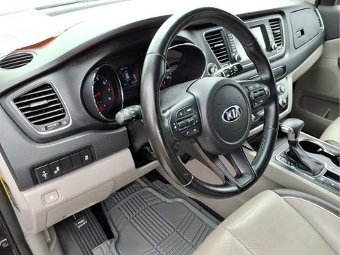 Used 2020 Kia Sedona EX FWD image 18