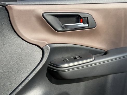 Used 2023 Toyota Crown Limited image 32