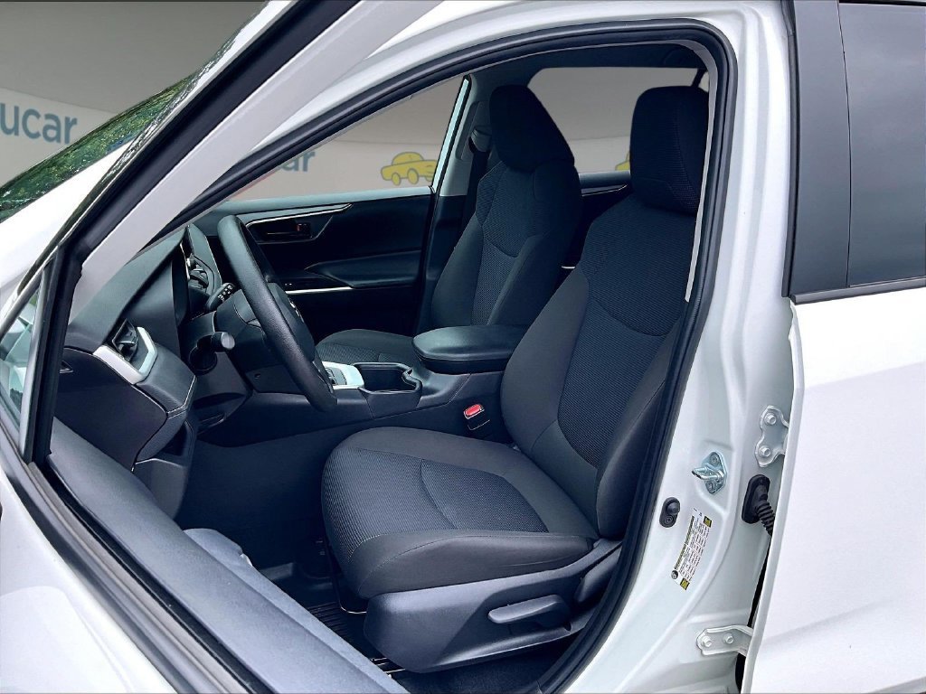 Used 2025 Toyota RAV4 LE AWD/4WD image 10