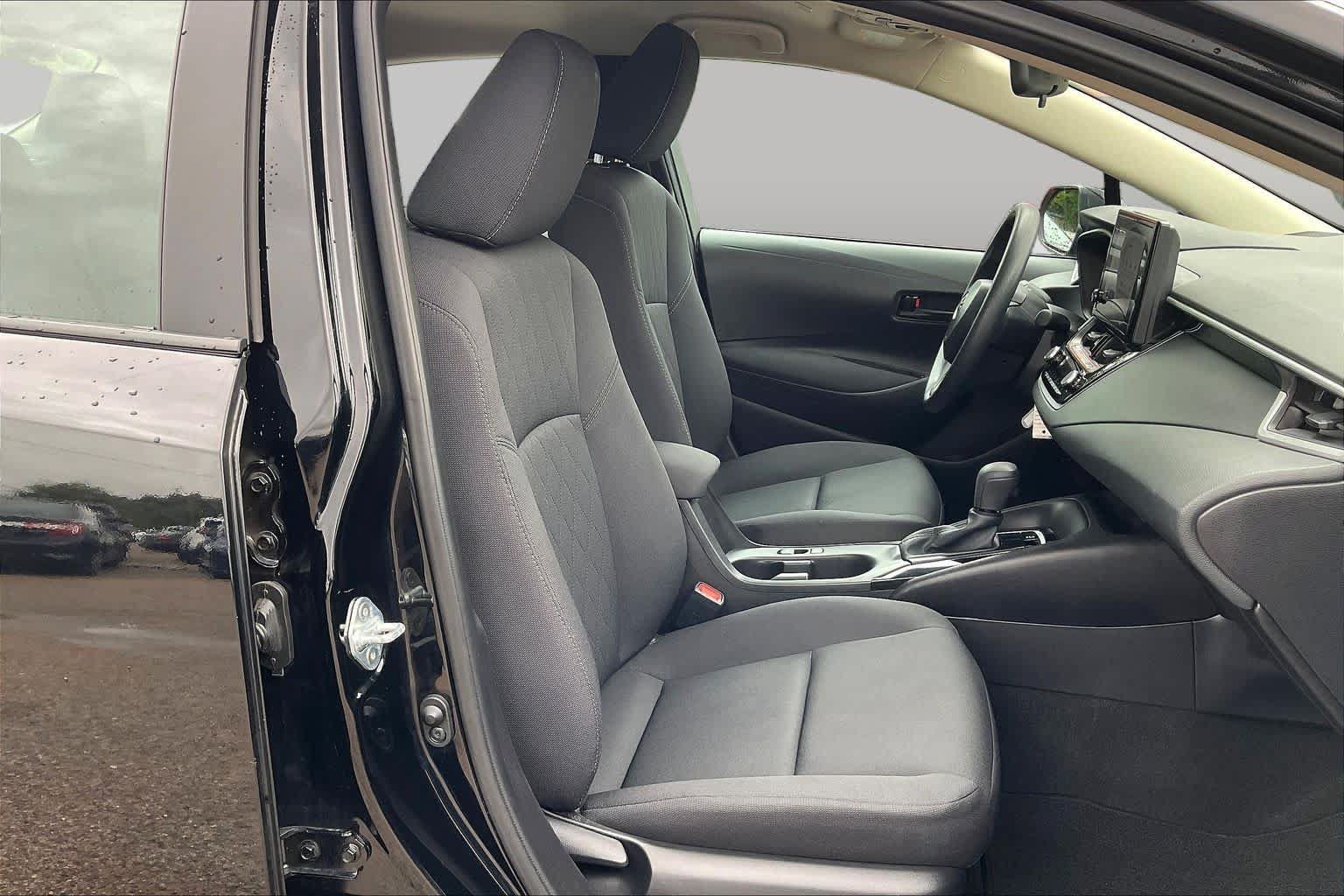 Used 2025 Toyota Corolla LE FWD image 9