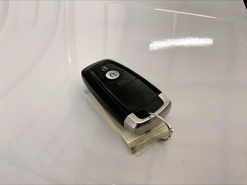 Used 2020 Ford Escape SE AWD/4WD image 9
