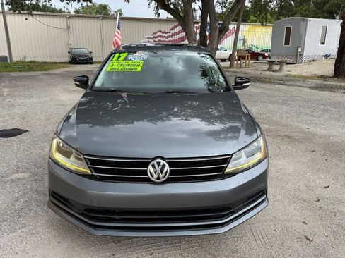 Used 2017 Volkswagen Jetta SE FWD image 3