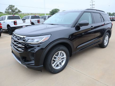 New 2026 Ford Explorer Active RWD image 11