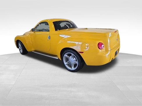 Used 2004 Chevrolet SSR w/ Preferred Equipment Group image 6