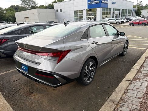 Certified 2025 Hyundai Elantra SEL FWD image 3