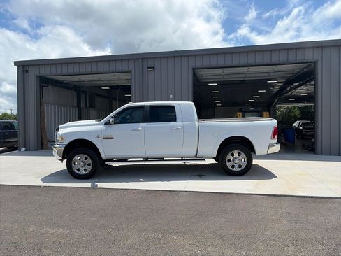 Used 2018 RAM 3500 Laramie w/ Convenience Group AWD/4WD image 2