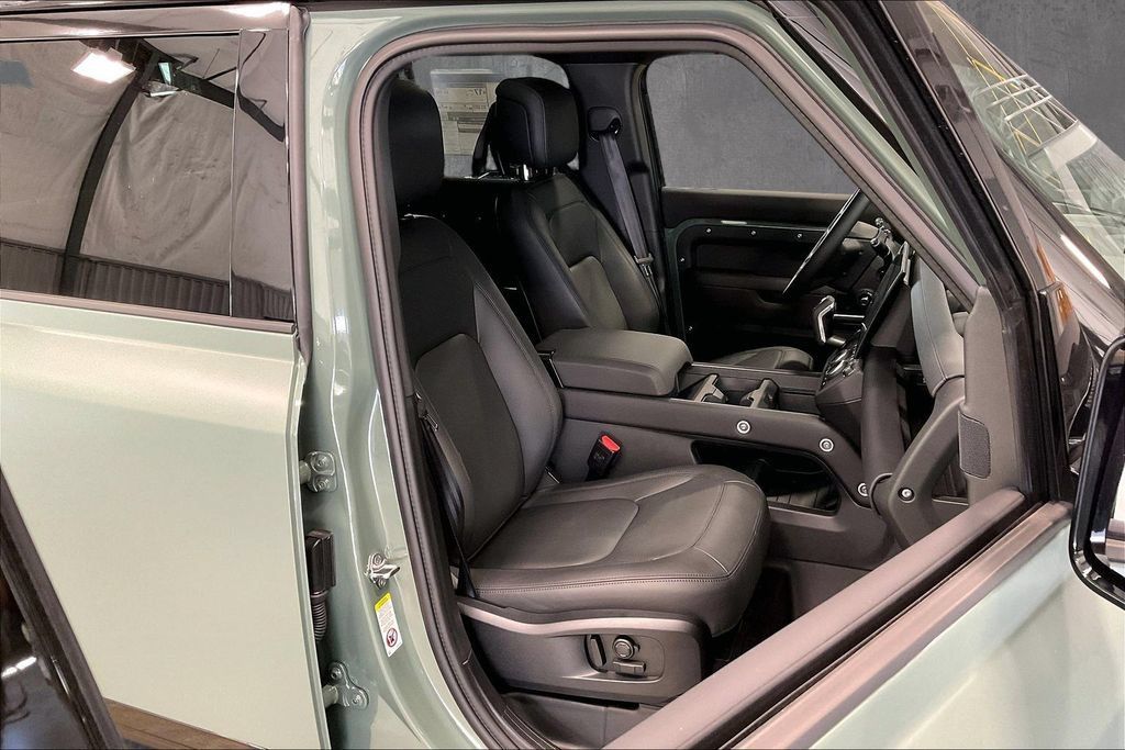 New 2026 Land Rover Defender 110 Trophy Edition AWD/4WD image 12