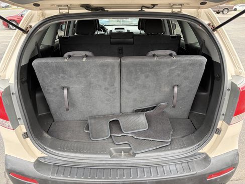 Used 2011 Kia Sorento LX w/ Convenience Pkg image 17