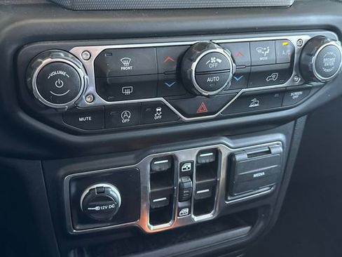 Certified 2022 Jeep Gladiator Sport AWD/4WD image 19