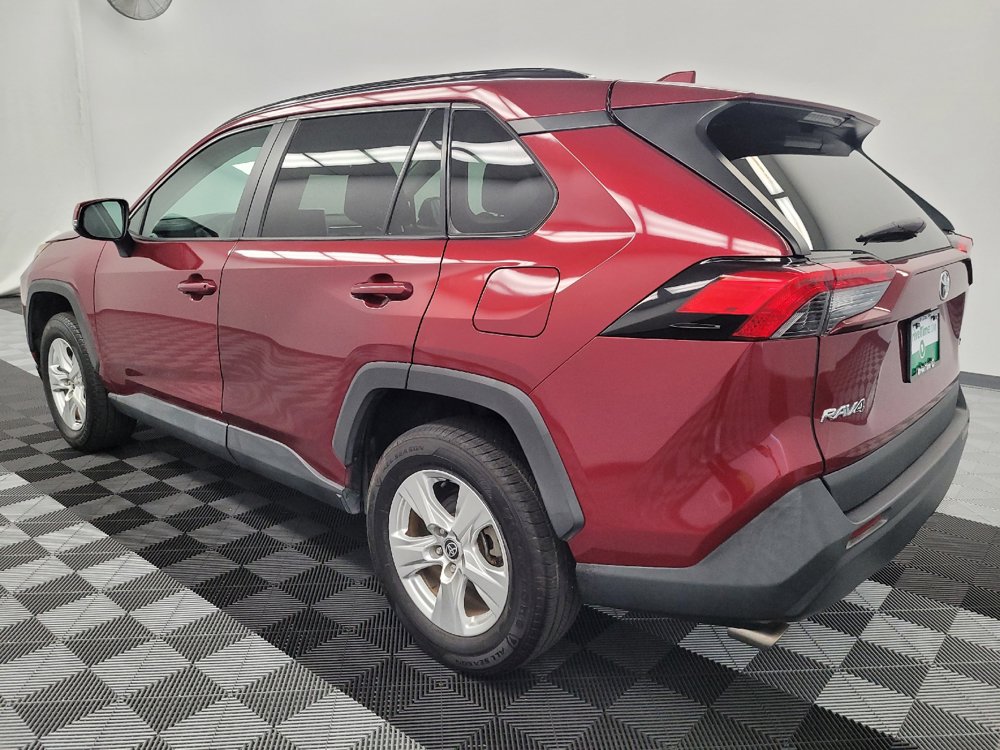 Used 2021 Toyota RAV4 XLE w/ Convenience Package FWD image 3