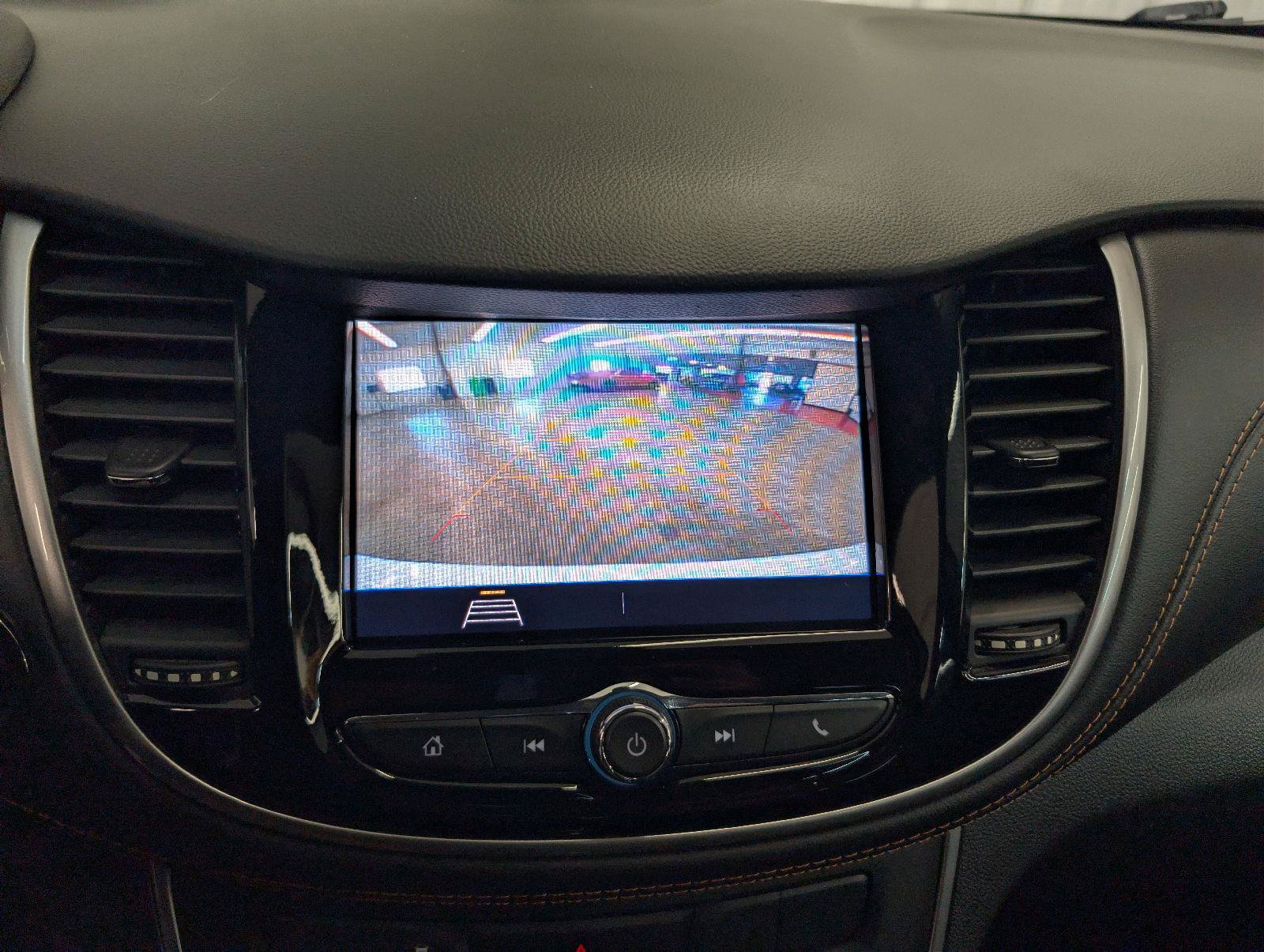 Used 2020 Chevrolet Trax LT w/ LT Convenience Package FWD image 4