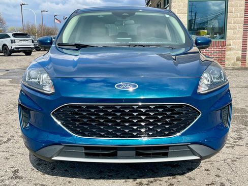 Used 2020 Ford Escape SE image 2