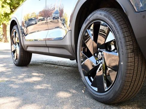 New 2026 Volvo XC40 B5 Ultra w/ Protection Package Premier image 9