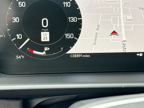 Used 2024 Land Rover Discovery S image 12