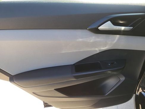 Used 2023 Volkswagen Taos S FWD image 10