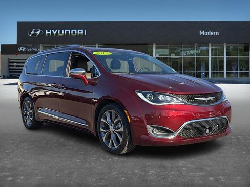 Used 2019 Chrysler Pacifica Limited w/ Tire & Wheel Group image 3