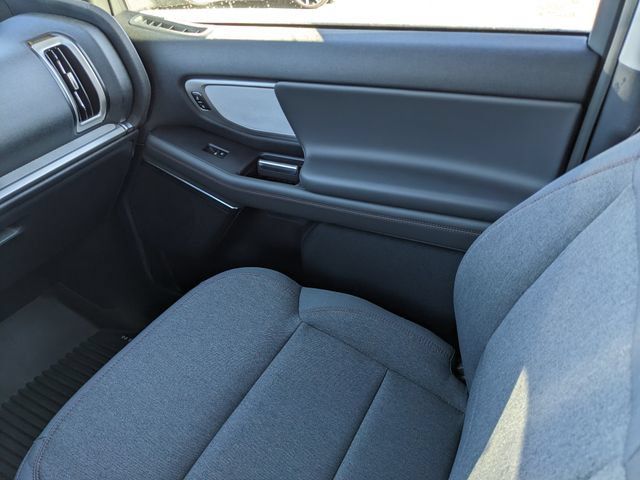Used 2025 Ford Expedition Active RWD image 17
