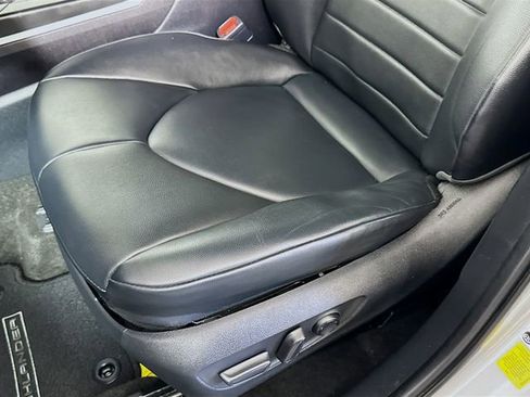 Certified 2023 Toyota Highlander XLE image 22