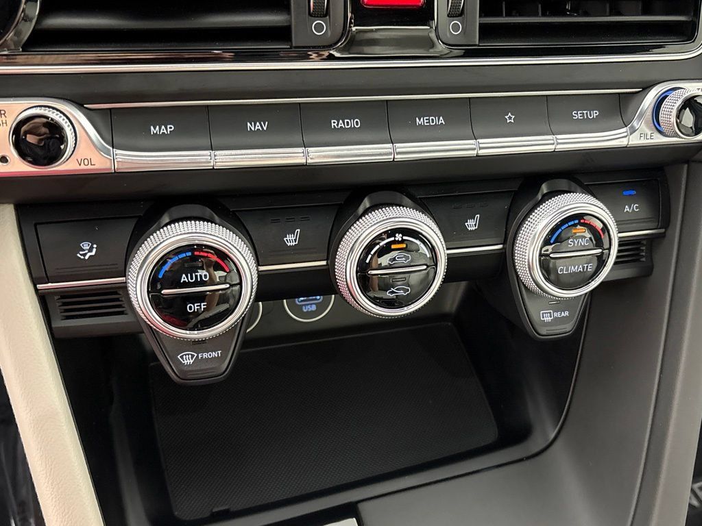 Used 2023 Genesis G70 2.0T RWD image 35