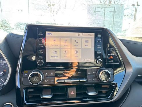Used 2022 Toyota Highlander XLE image 20