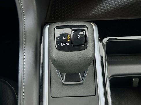 Used 2025 Nissan Pathfinder SV FWD image 25