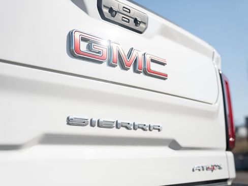 Used 2023 GMC Sierra 1500 AT4X image 9
