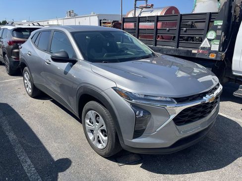 Used 2024 Chevrolet Trax LS w/ Driver Confidence Package FWD image 12