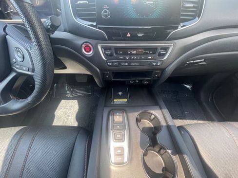 Certified 2025 Honda Passport TrailSport image 11