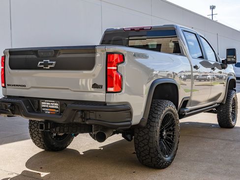 Used 2025 Chevrolet Silverado 2500 ZR2 w/ ZR2 Bison Edition AWD/4WD image 10