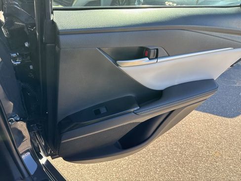 Used 2025 Toyota Camry XLE image 15