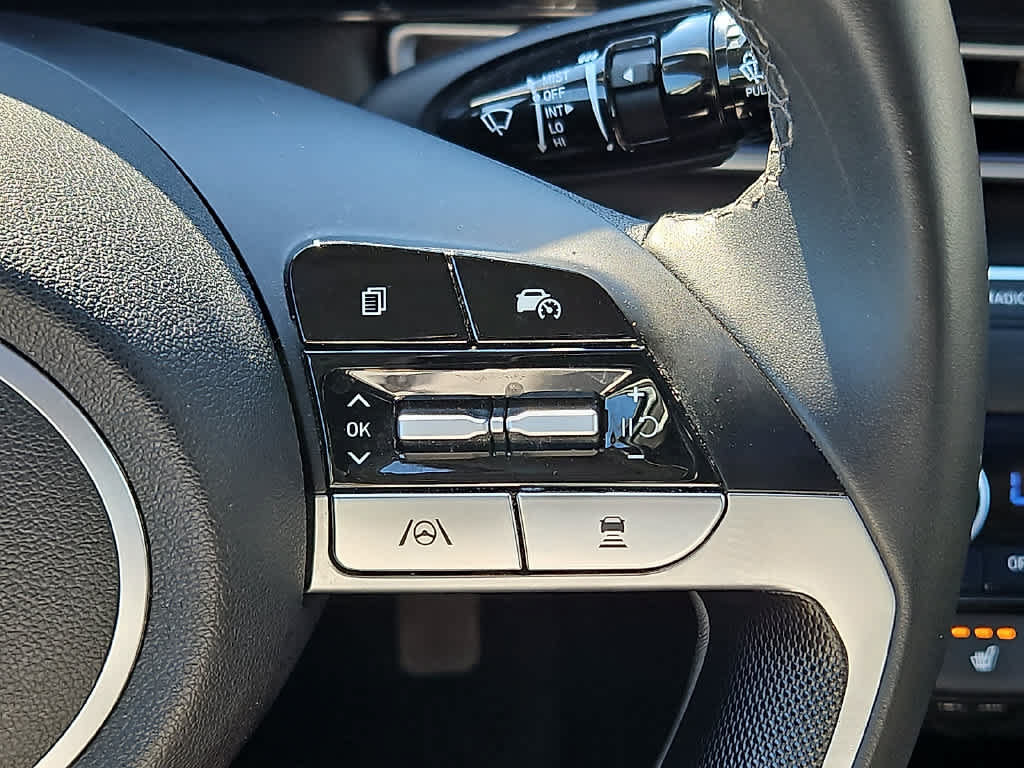 Used 2025 Hyundai Elantra SEL FWD image 22