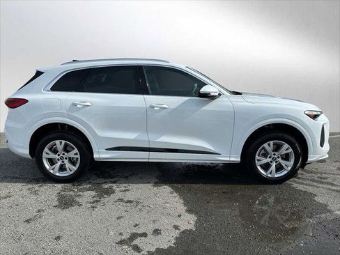 Used 2025 Audi Q5 Premium w/ Convenience Package AWD/4WD image 2