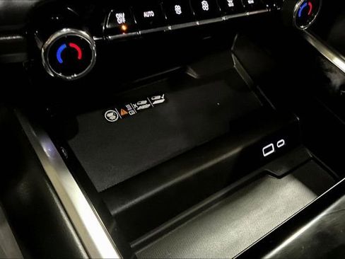 Used 2025 Chevrolet Tahoe High Country image 24